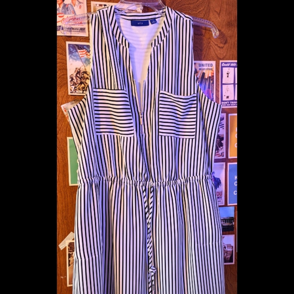 striped, white & black, no sleeve, short, pockets